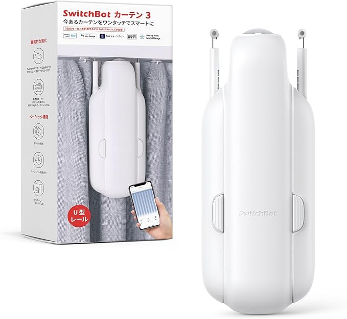 SwitchBot カーテン3の本体デザインと製品パッケージを並べて表示した画像。既存のカーテンレールに後付けで設置でき、スマートフォン操作や自動化に対応するスマートカーテン用モーター